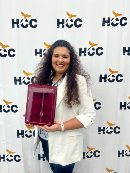 Patricia Herrera accepts O'Banion Award