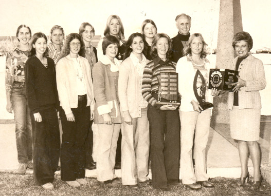 Women's Volleyball Team with Helena Howe