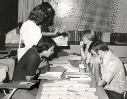 Students attempt to finalize their schedules, Southern & Dobson Campus