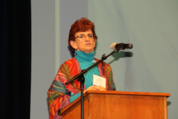Hall of Fame inductee Lyn Dotson, a retired drama instructor at MCC, speaks to the audience during her induction ceremony.