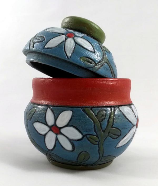 Ceramic vase with lid.