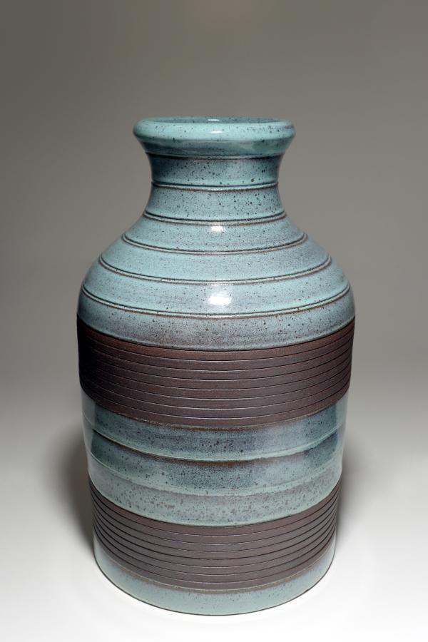 Photograph of a vase.