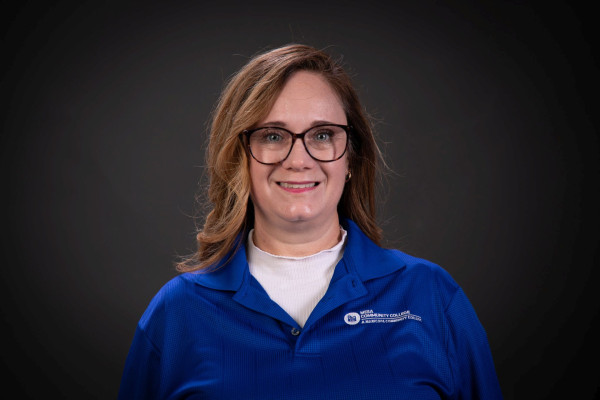 Headshot of Keli Konczak.