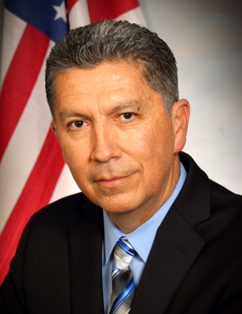 Headshot of Gil Orrantia.