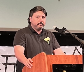 Carlos Jasso speaking during the contest. 