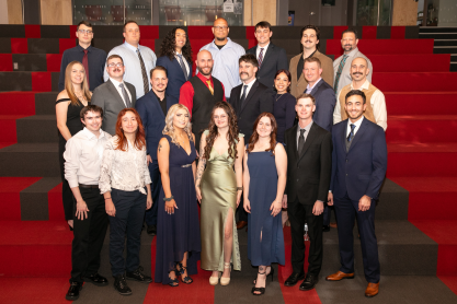 Twenty two paramedicine graduates, class of 2025-1, posing for a group photo. 
