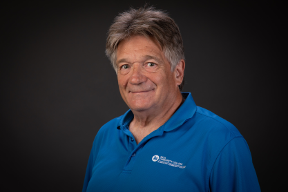 Head and shoulder's photo of a man with short hair wearing a polo shirt. 