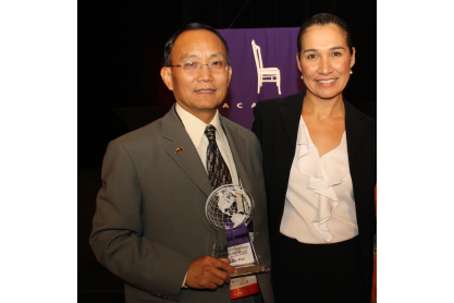 Dr. Pan Receives Leadership Award