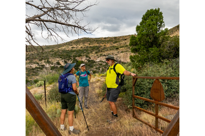 New Frontiers members on a hiking outing. Photo by Marie-France Ganansia.