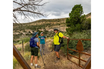 New Frontiers members on a hiking outing. Photo by Marie-France Ganansia.