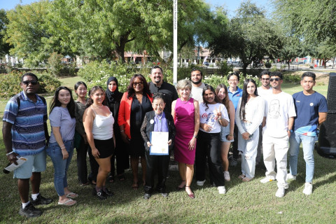 Dr. Robinson poses with Mesa Vice Mayor Francisco Heredia, Councilmember Jenn Duff, Community Leader Dr. Ruth Tan Lim, and MCC International Students.