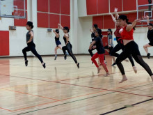 Practice modern dance dancers in mid-air.