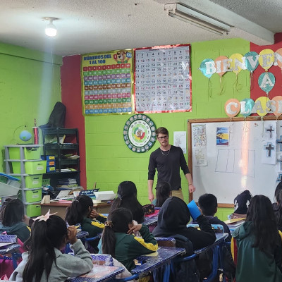 Riley Anderson teaching young students in Guatemala